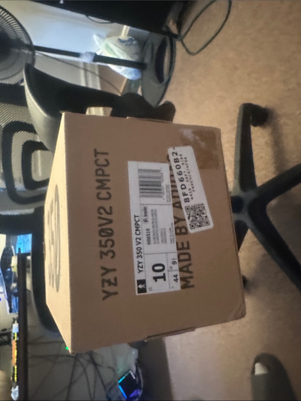 Yeezy 350 cmpct size 10 - Picture 5 of 6